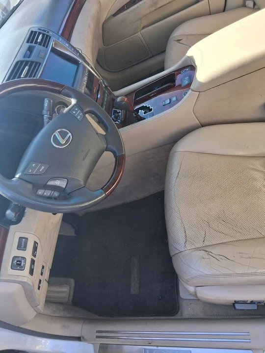 2010 Lexus LS 4th Gen - Image 5 of 8