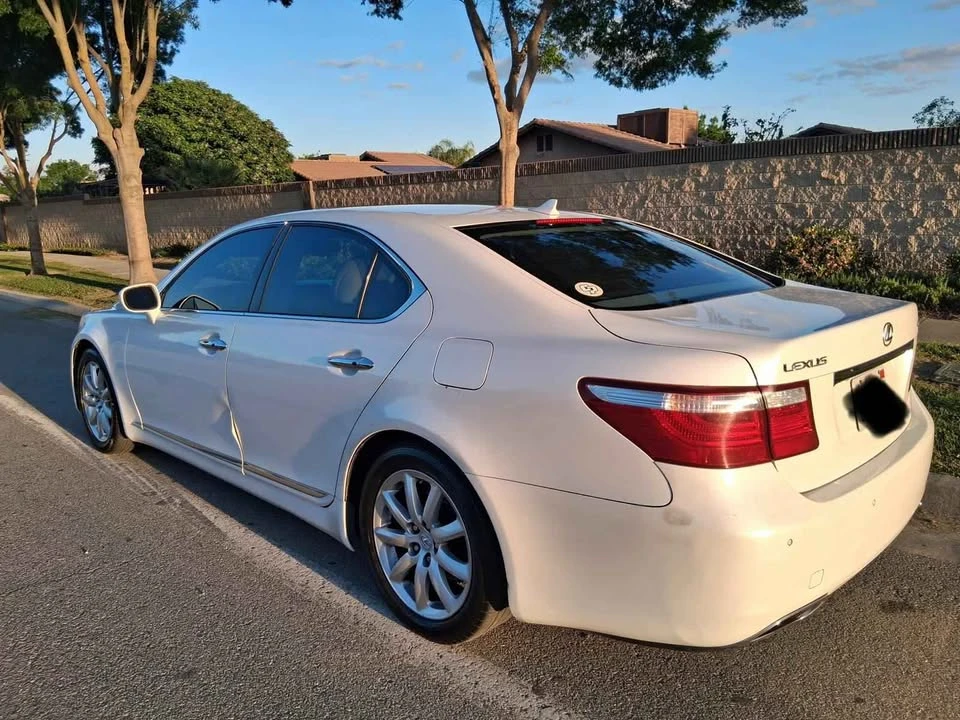 2010 Lexus LS 4th Gen - Image 4 of 8
