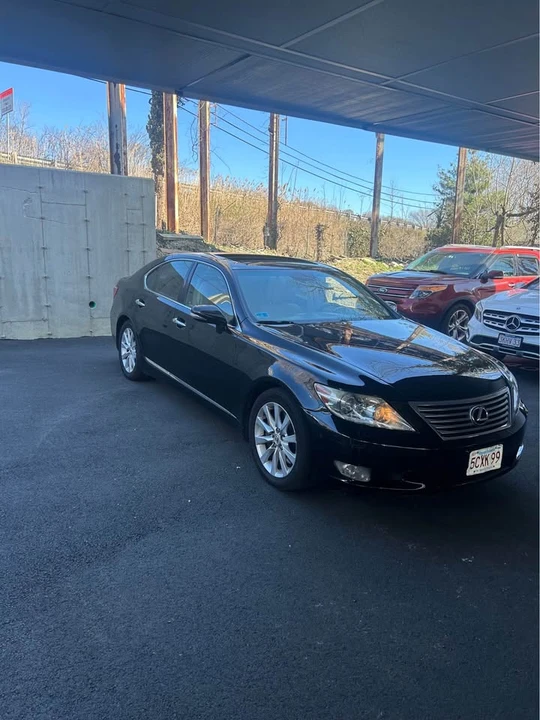2010 Lexus LS 4th Gen - Image 3 of 12