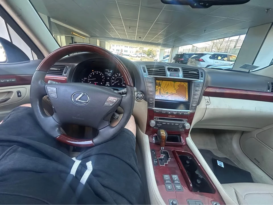 2010 Lexus LS 4th Gen - Image 8 of 12