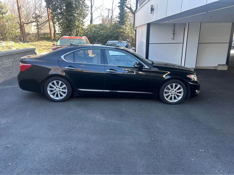 2010 Lexus LS 4th Gen - Image 4 of 12