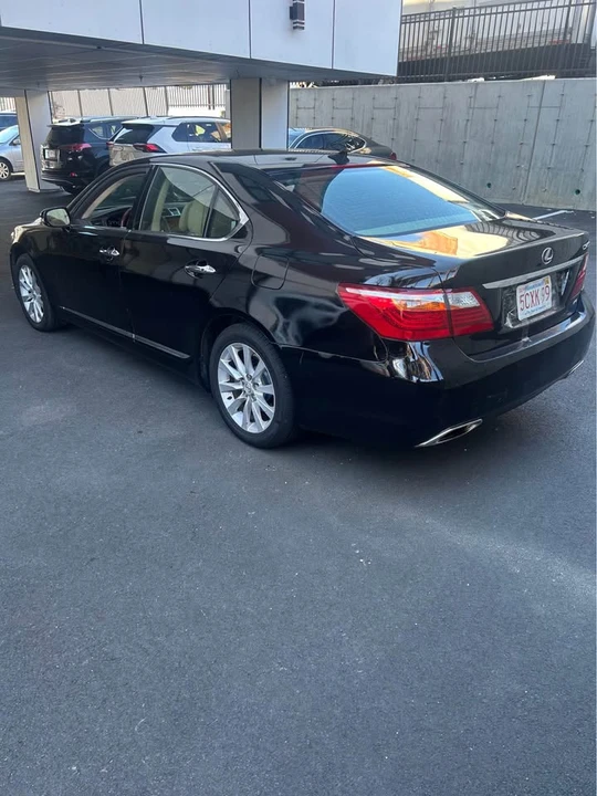 2010 Lexus LS 4th Gen - Image 7 of 12