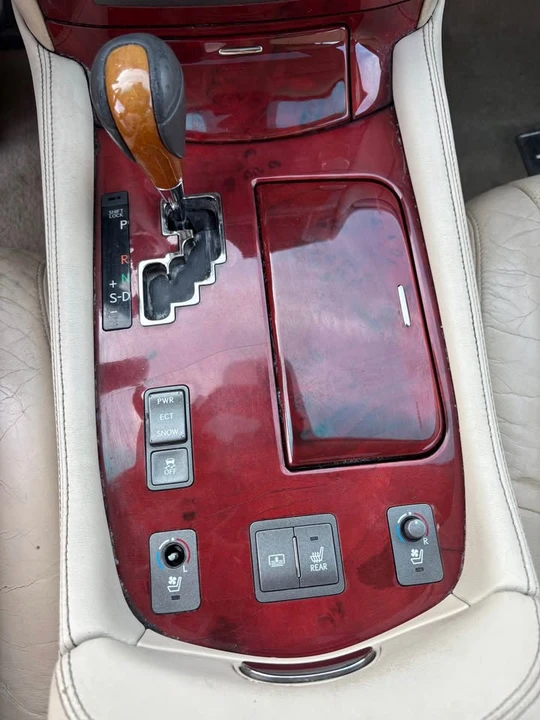2010 Lexus LS 4th Gen - Image 11 of 19