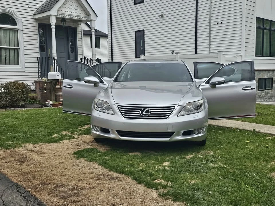 2010 Lexus LS 4th Gen - Image 18 of 20
