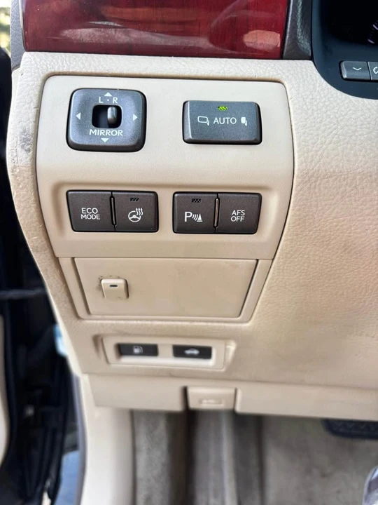 2010 Lexus LS 4th Gen - Image 10 of 19