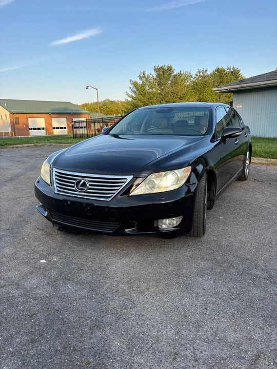 2010 Lexus LS 4th Gen - Image 2 of 19