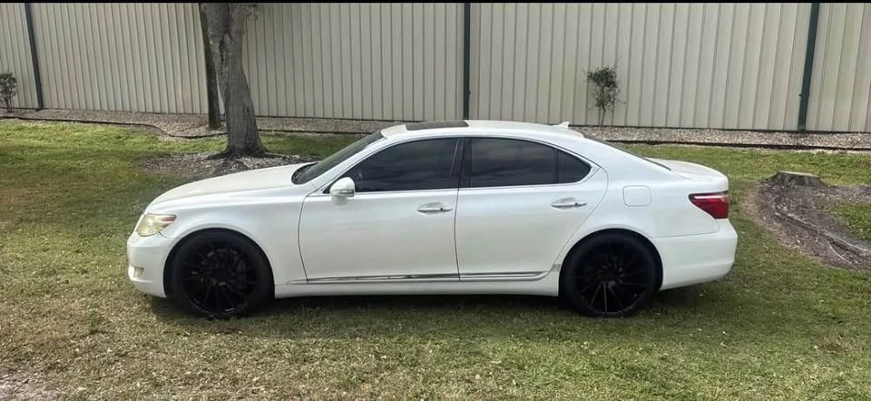2010 Lexus LS 4th Gen - Image 4 of 6