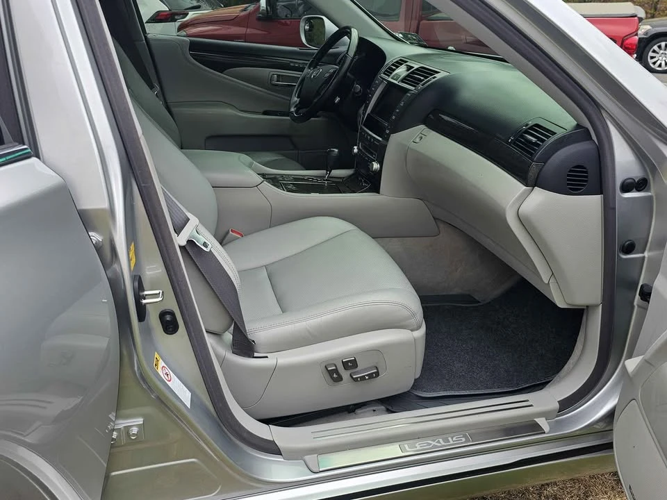 2010 Lexus LS 4th Gen - Image 10 of 20
