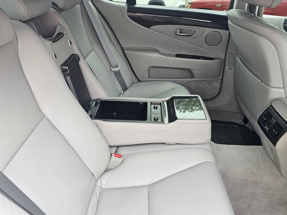 2010 Lexus LS 4th Gen - Image 11 of 20