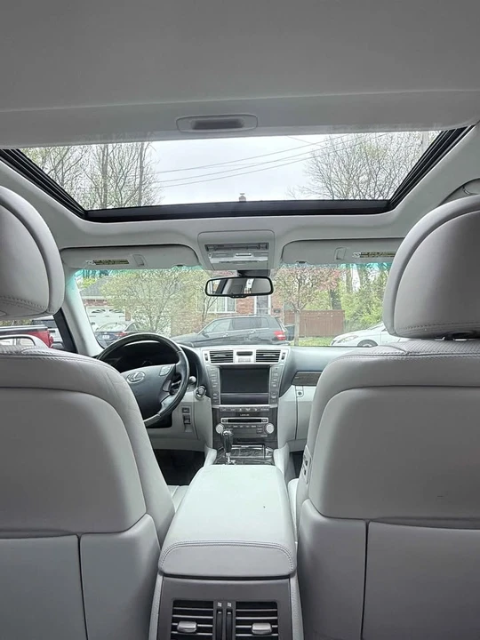 2010 Lexus LS 4th Gen - Image 19 of 20