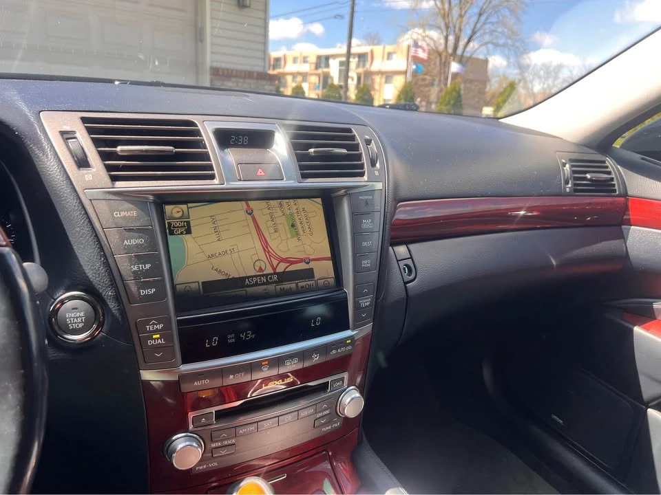2010 Lexus LS 4th Gen - Image 13 of 15