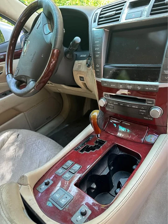 2010 Lexus LS 4th Gen - Image 5 of 6