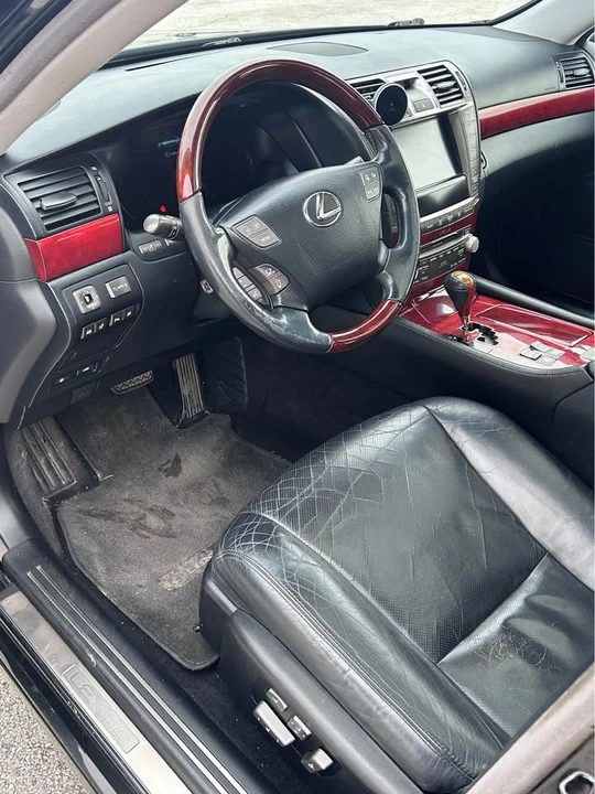 2010 Lexus LS 4th Gen - Image 14 of 20