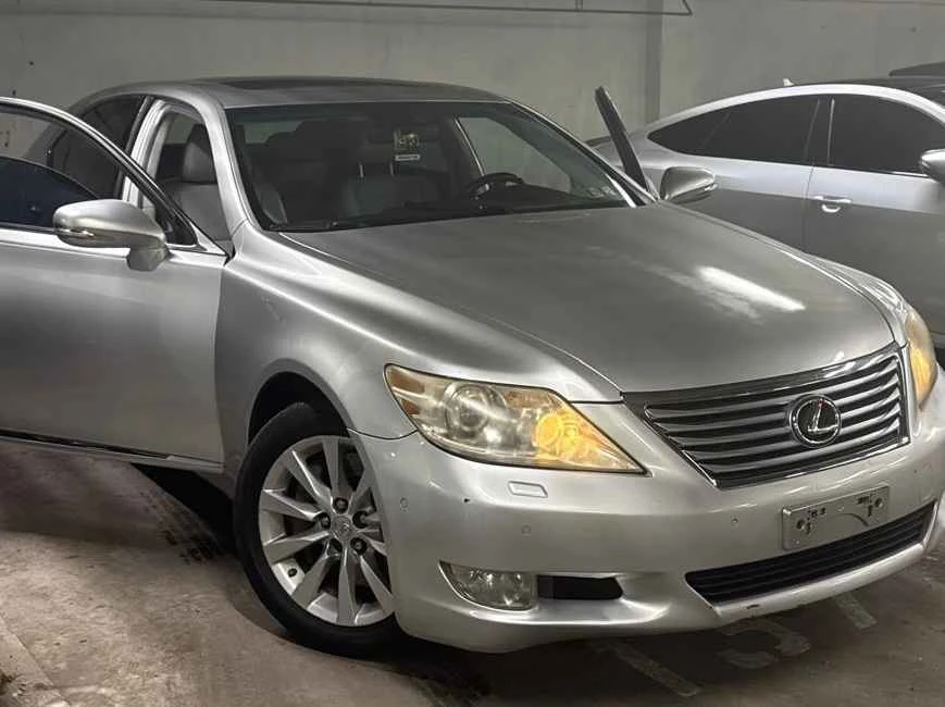 2010 Lexus LS 4th Gen - Image 2 of 7