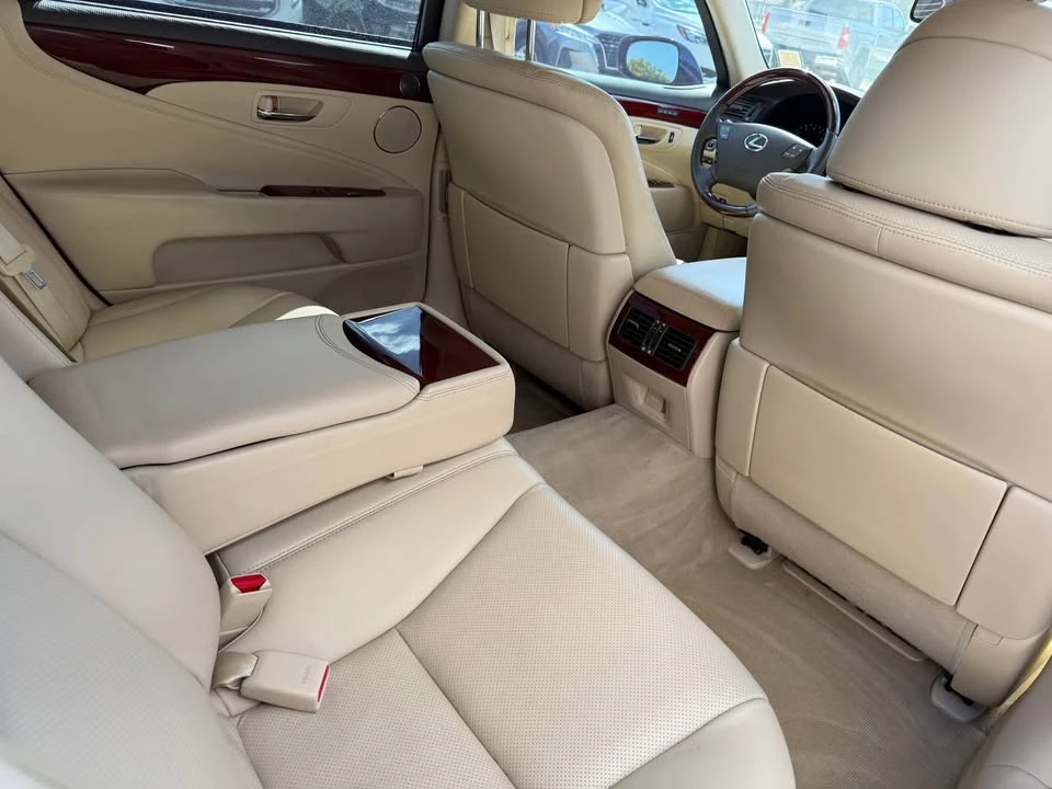 2010 Lexus LS 4th Gen - Image 15 of 18