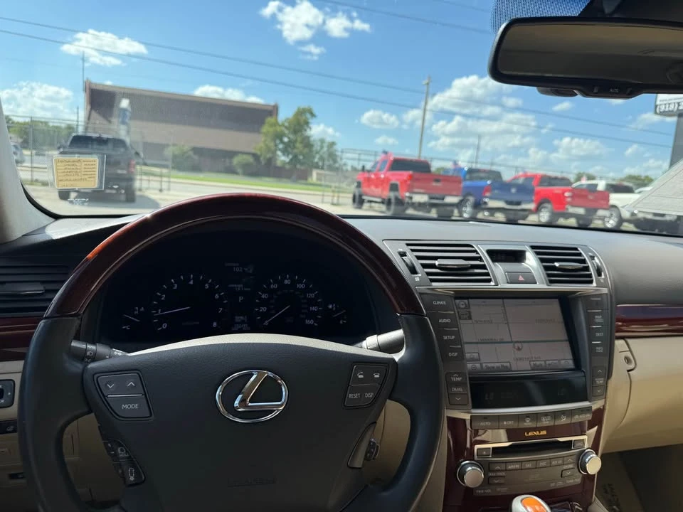 2010 Lexus LS 4th Gen - Image 17 of 18