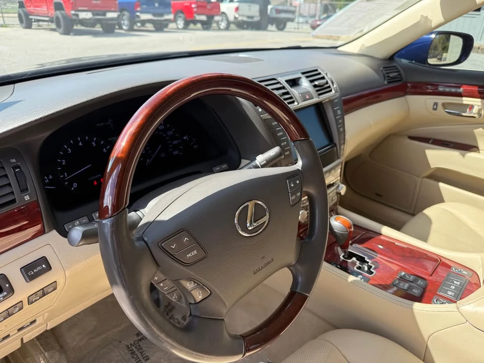 2010 Lexus LS 4th Gen - Image 16 of 18
