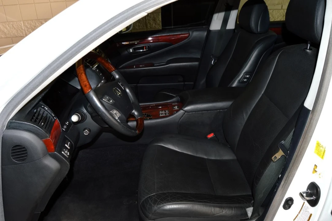 2010 Lexus LS 4th Gen - Image 5 of 28