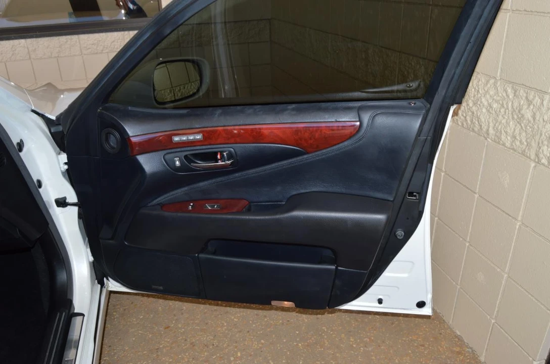 2010 Lexus LS 4th Gen - Image 24 of 28