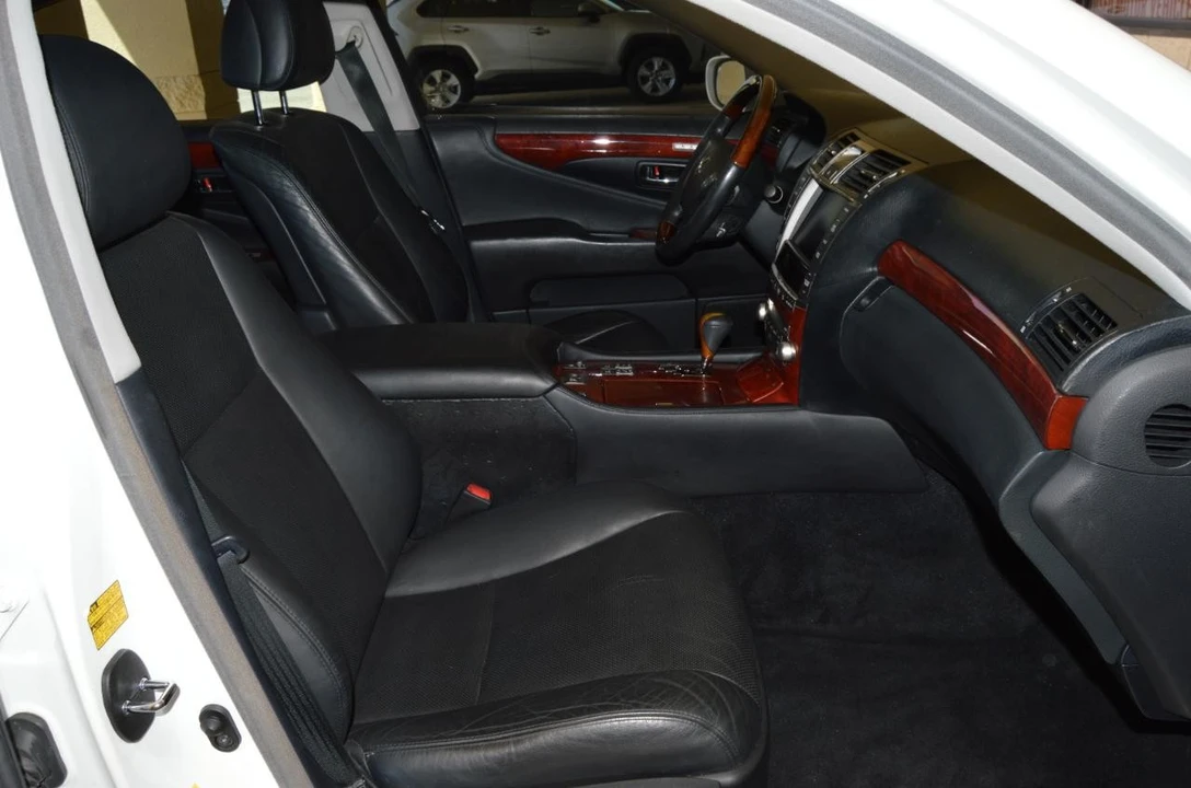 2010 Lexus LS 4th Gen - Image 15 of 28