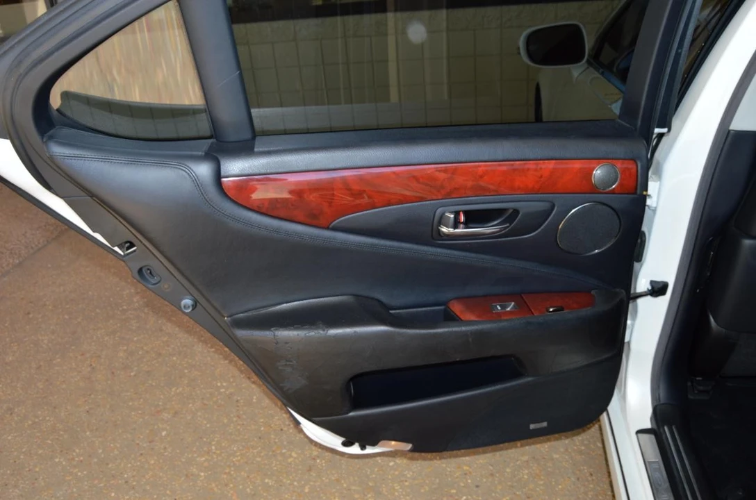 2010 Lexus LS 4th Gen - Image 23 of 28