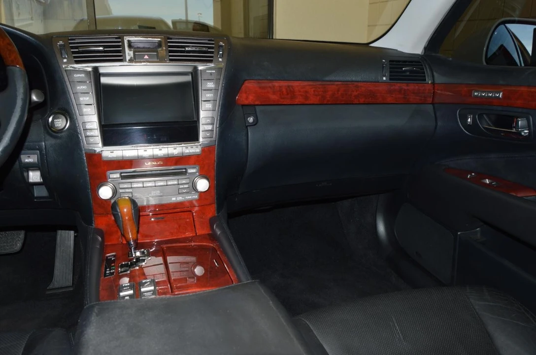 2010 Lexus LS 4th Gen - Image 17 of 28