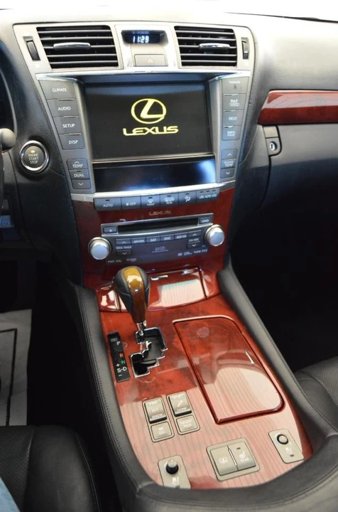 2010 Lexus LS 4th Gen - Image 18 of 28