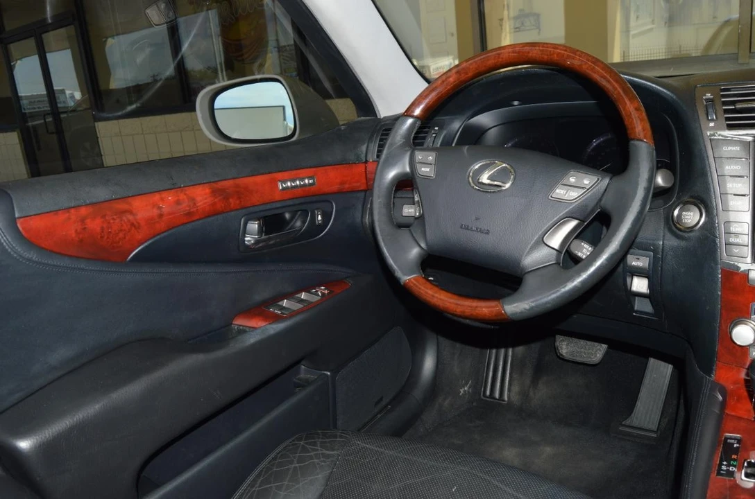 2010 Lexus LS 4th Gen - Image 16 of 28