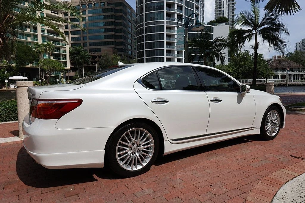 2010 Lexus LS 4th Gen - Image 19 of 21
