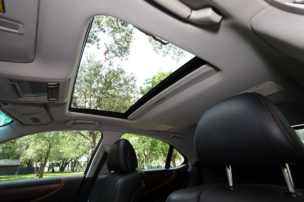 2010 Lexus LS 4th Gen - Image 11 of 21