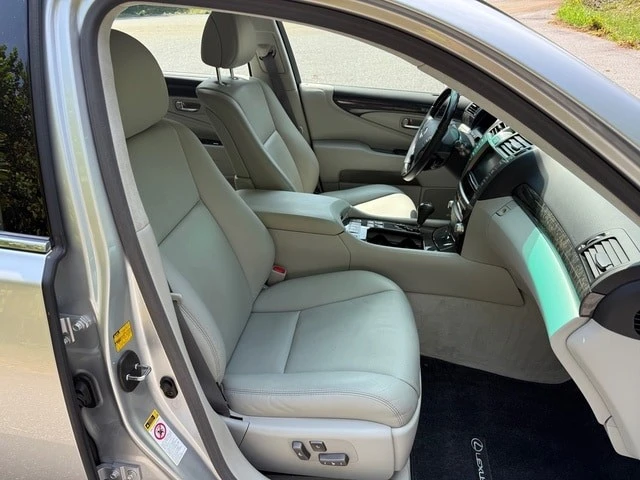 2010 Lexus LS 4th Gen - Image 24 of 31
