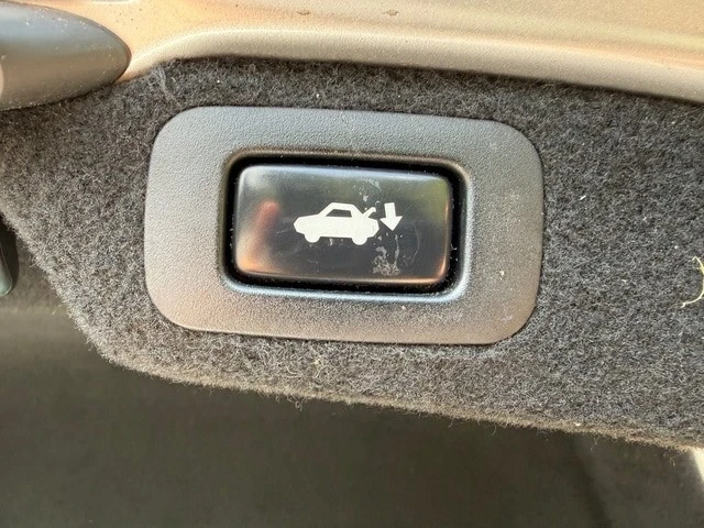 2010 Lexus LS 4th Gen - Image 22 of 31