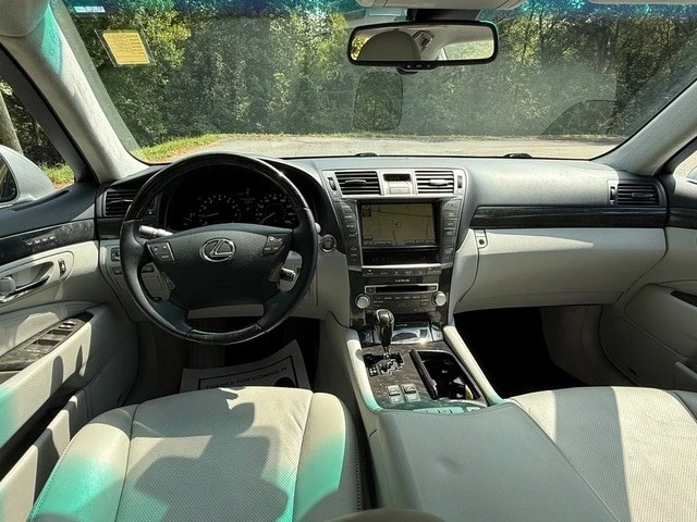 2010 Lexus LS 4th Gen - Image 10 of 31