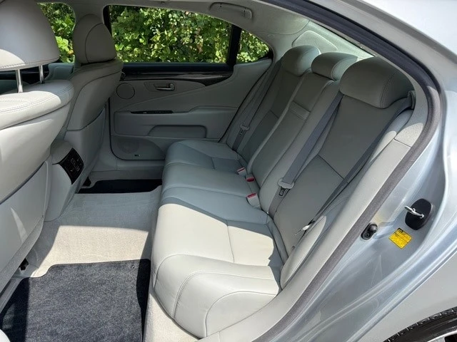 2010 Lexus LS 4th Gen - Image 18 of 31