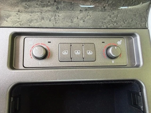 2010 Lexus LS 4th Gen - Image 20 of 31