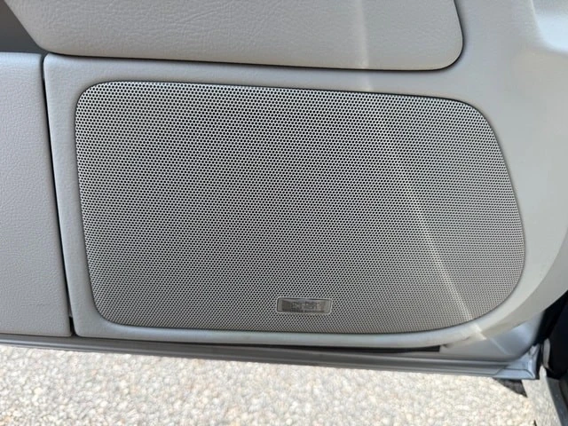2010 Lexus LS 4th Gen - Image 14 of 31