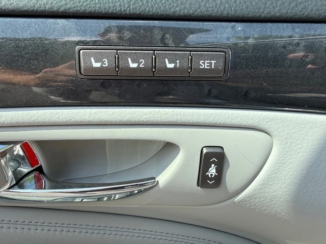 2010 Lexus LS 4th Gen - Image 12 of 31