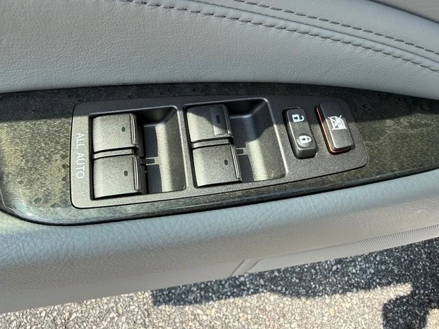 2010 Lexus LS 4th Gen - Image 13 of 31