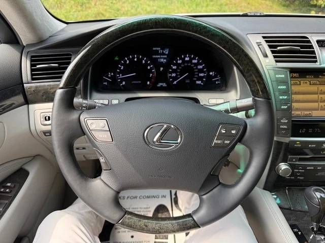 2010 Lexus LS 4th Gen - Image 26 of 31