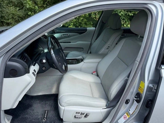 2010 Lexus LS 4th Gen - Image 11 of 31