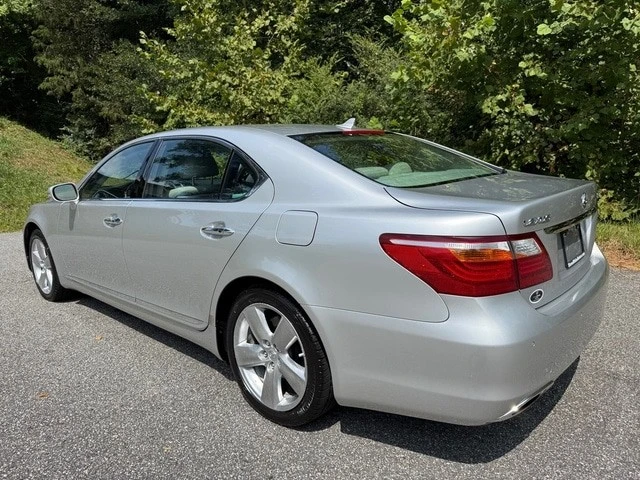 2010 Lexus LS 4th Gen - Image 8 of 31