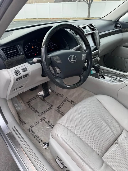 2010 Lexus LS 4th Gen - Image 11 of 20