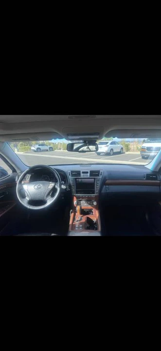 2010 Lexus LS 4th Gen - Image 5 of 6