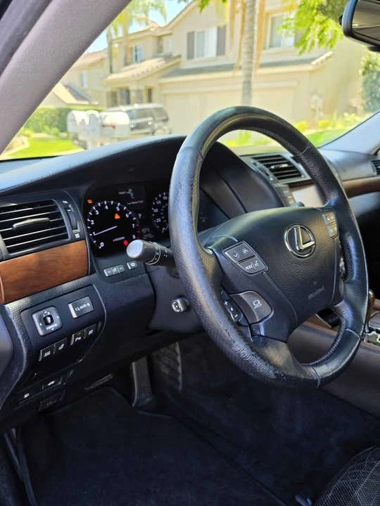 2010 Lexus LS 4th Gen - Image 12 of 20