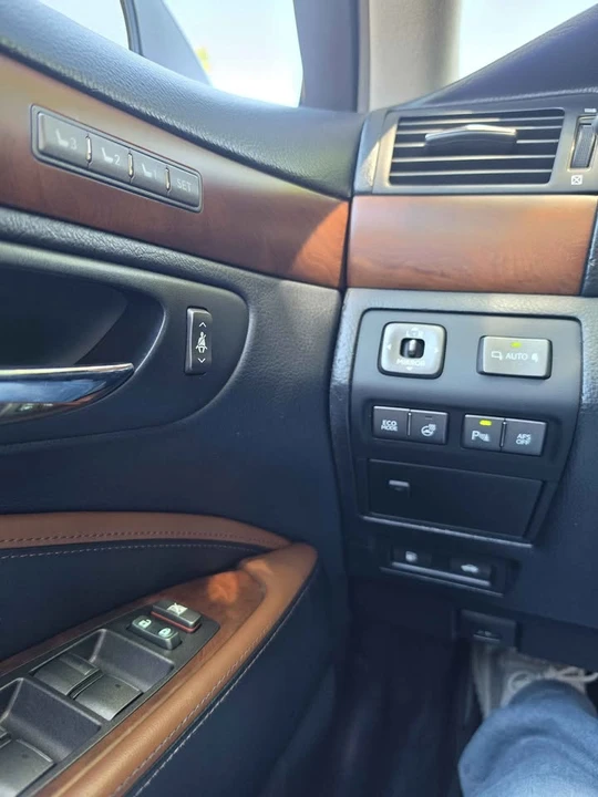 2010 Lexus LS 4th Gen - Image 15 of 20