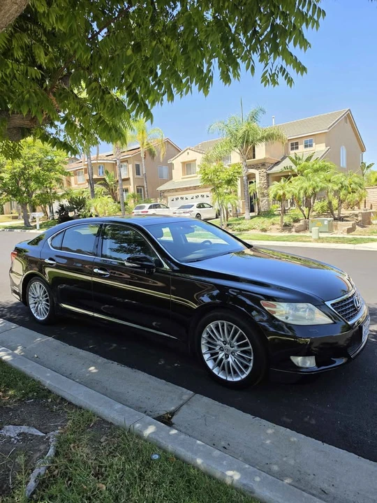 2010 Lexus LS 4th Gen - Image 5 of 20
