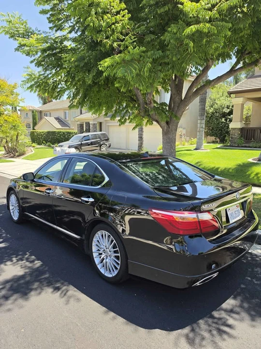 2010 Lexus LS 4th Gen - Image 9 of 20