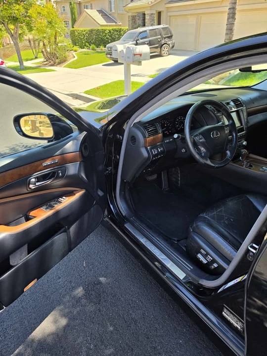 2010 Lexus LS 4th Gen - Image 11 of 20