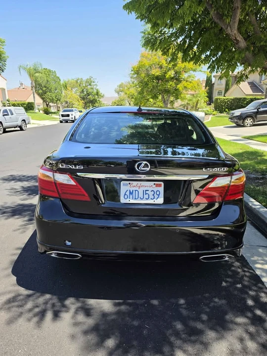 2010 Lexus LS 4th Gen - Image 8 of 20