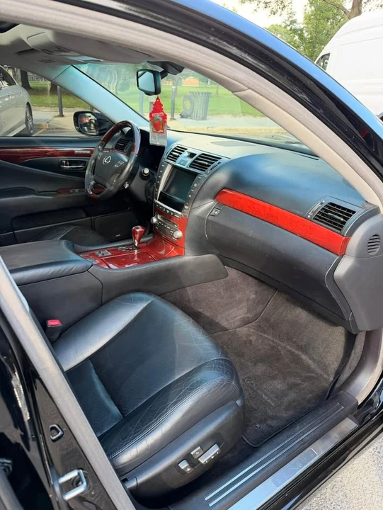 2010 Lexus LS 4th Gen - Image 10 of 13